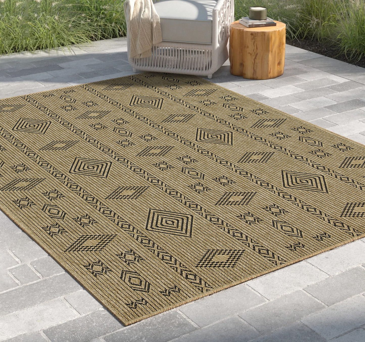 Earth - 7'10" X 10'3" Indoor / Outdoor Area Rug - Natural / Black