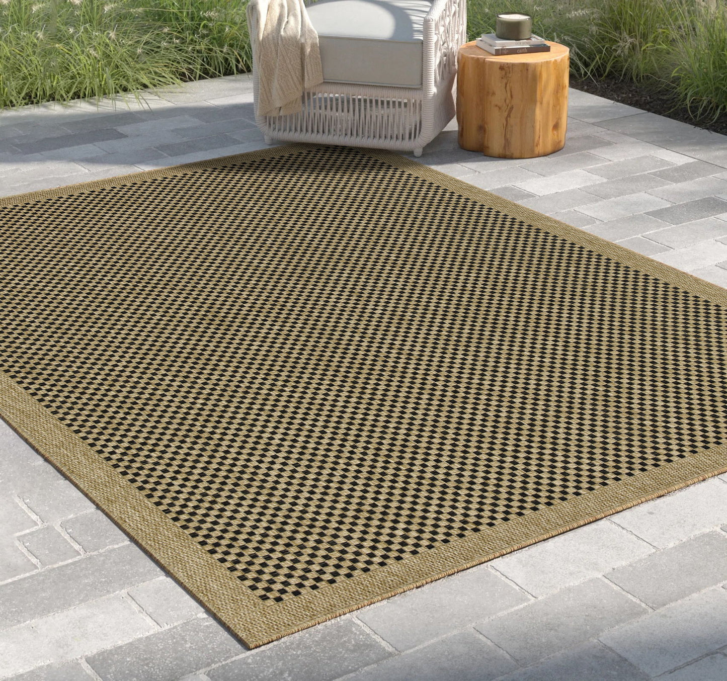 Earth - Indoor / Outdoor Area Rug Polypropylene - Jute / Black