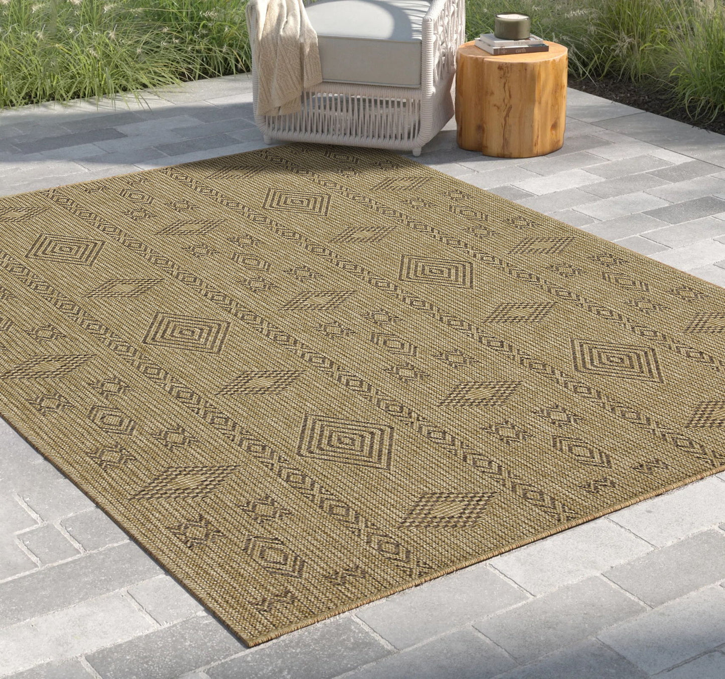 Earth - 5'3" X 7'3" Polypropylene Indoor / Outdoor Area Rug - Jute / Mocha